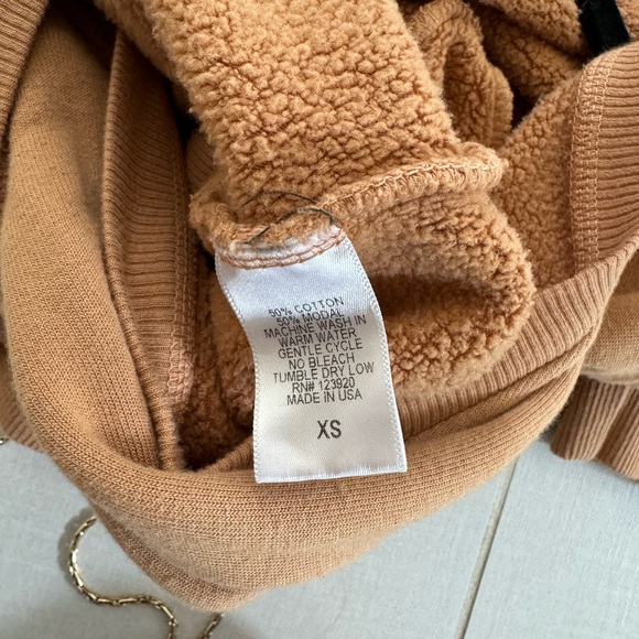 LAmade Nordstrom Women’s Tan Beige Long Sleeve Sweater Fall V Neck Top Blouse XS - Picture 6 of 6